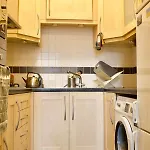 1 Bedroom Apartment In Central Edinburgh